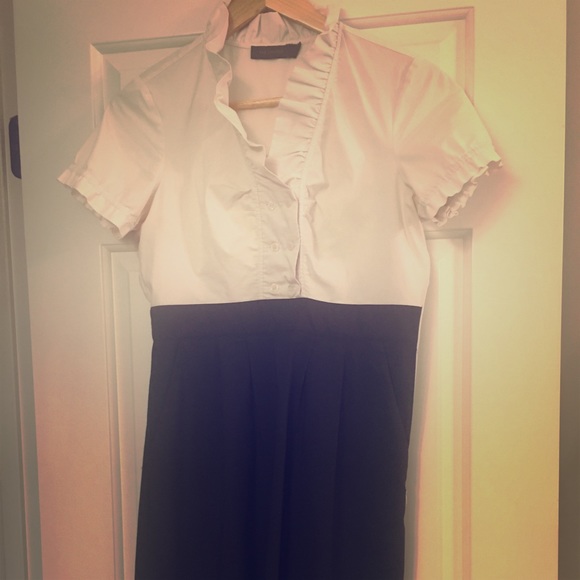 The Limited Dresses & Skirts - Black and white ruffled top dress with pockets